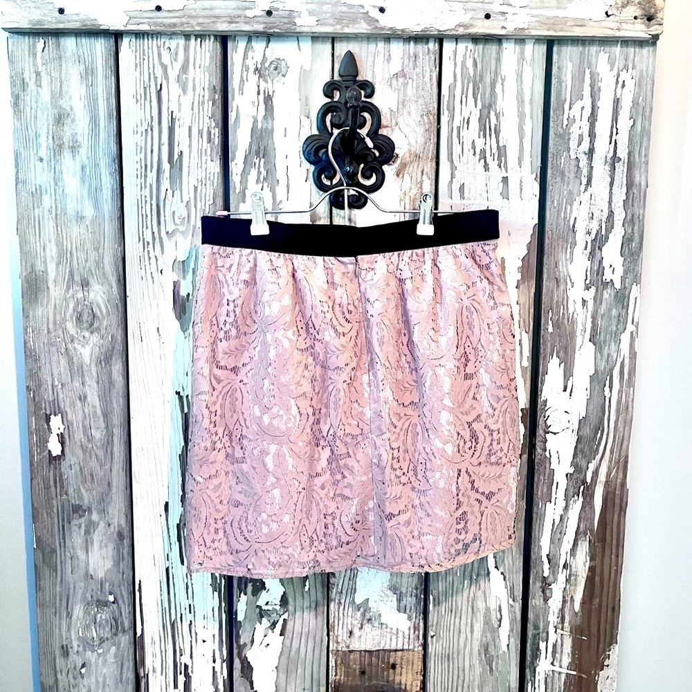 Ann Taylor skirt size 6 tan/ black lace fully lined
